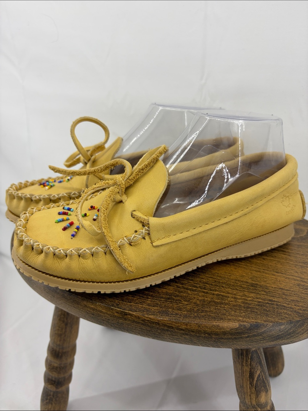 Laurentian Chief Made in Canada Beaded Moosehide? Leather Moccasins, Womens 6